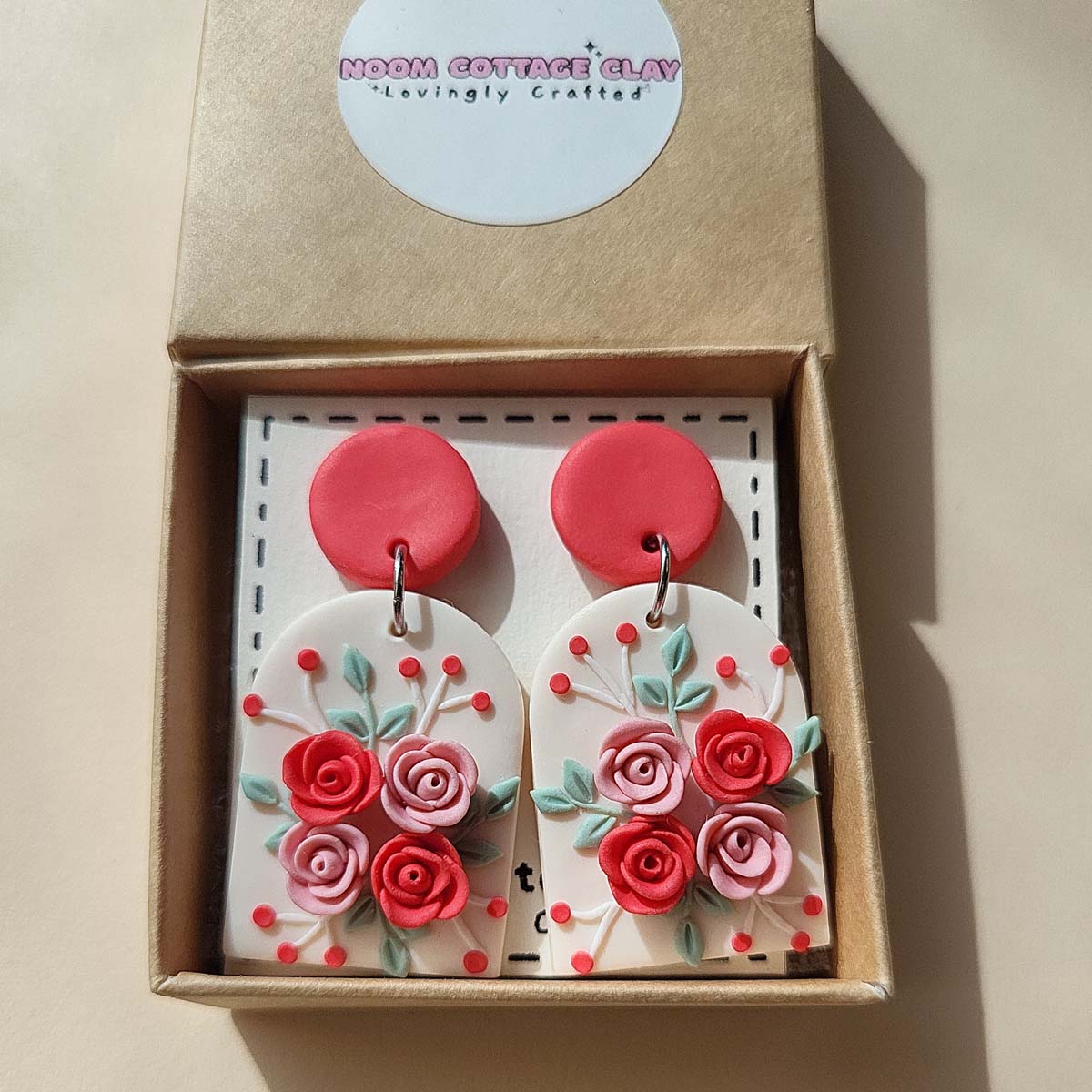 Handmade rose polymer clay earrings - Ranku darbo auskarai su rozemis.