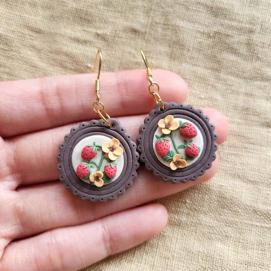 Strawberry polymer clay earrings - Rankų darbo auskarai su braškių motyvais