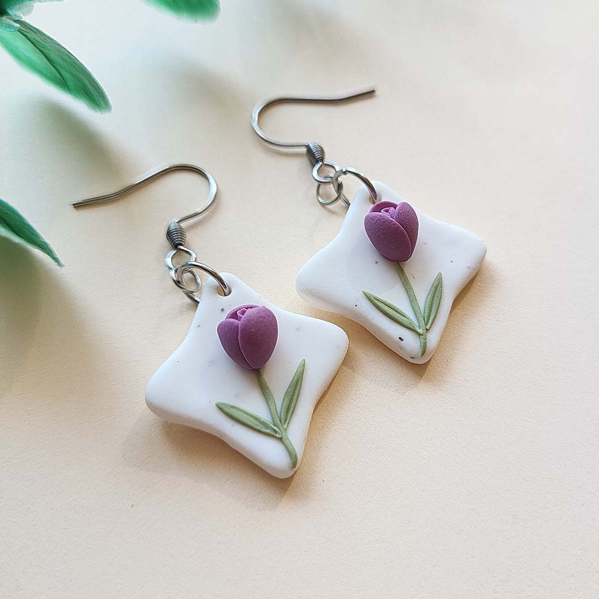 Cute small Tulip flower polymer clay earrings handmade jewelry - Rankų darbo auskarai „Violetinė tulpė“ iš polimerinio molio