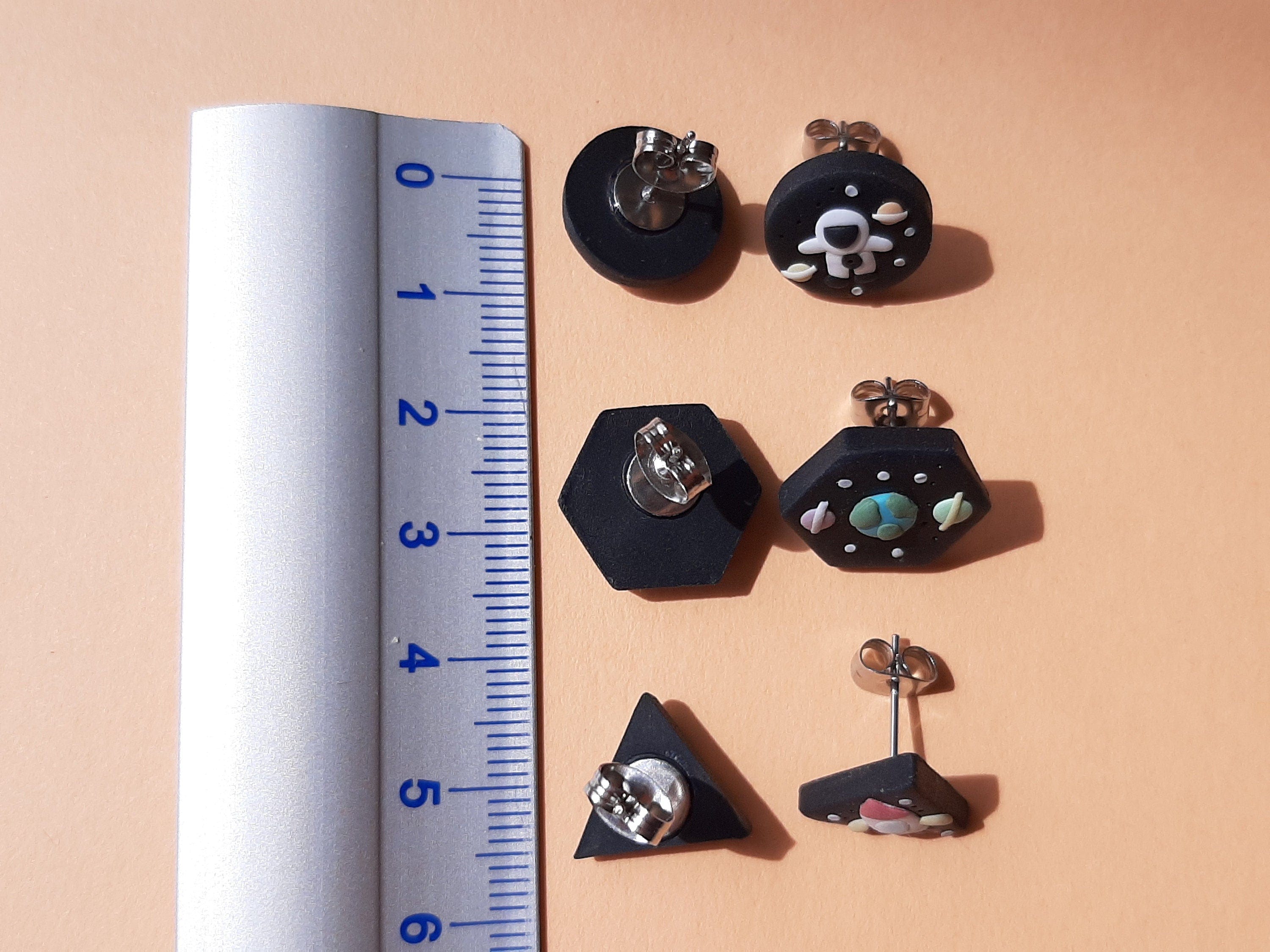 Niedliches Weltraum-Stecker-Ohrring-Set