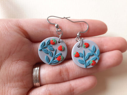 Erdbeer-Ohrringe, Ton-Ohrringe, Frucht-Ohrringe, handgefertigter Schmuck, Geschenk für sie