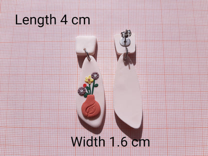 Pendientes colgantes de flor de arcilla | Joyería hecha a mano