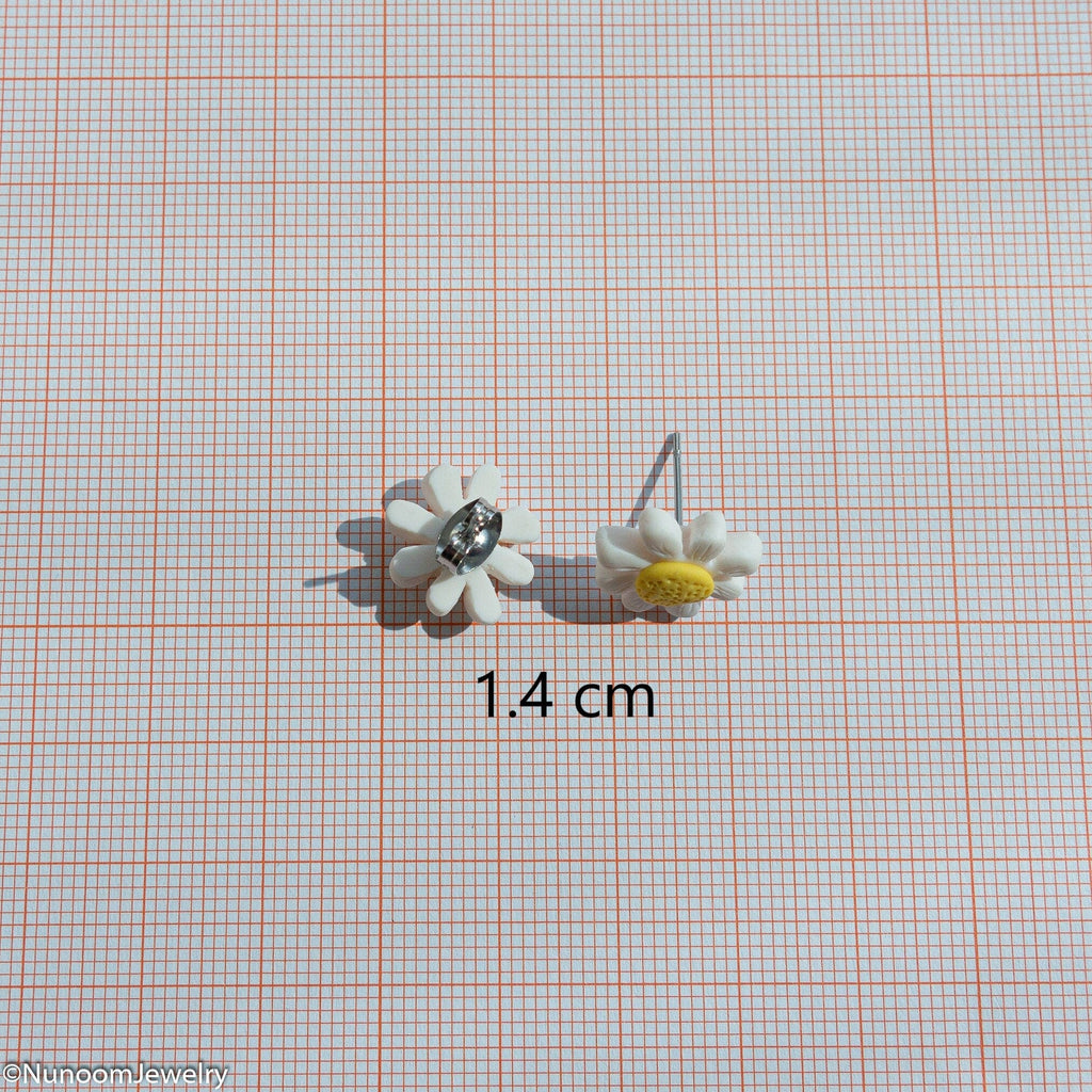 Daisy Stud Earrings - April Birth Flower Jewelry