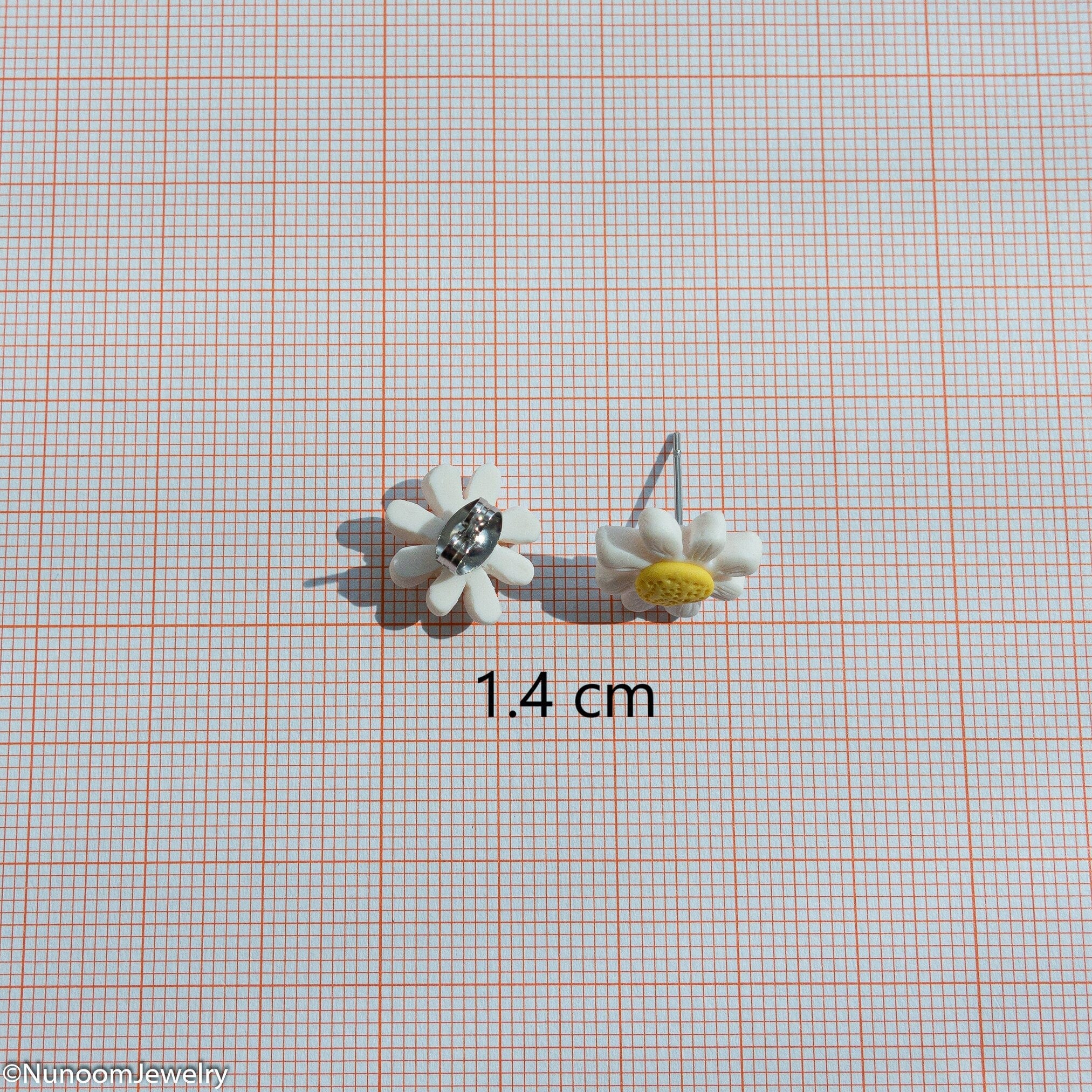 Daisy Stud Earrings - April Birth Flower Jewelry