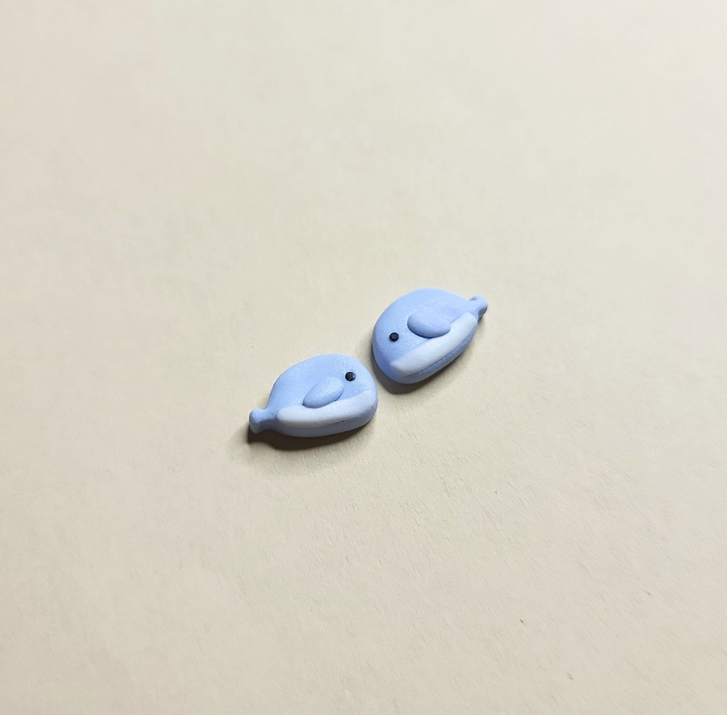 Boucles d'oreilles petites baleines • Boucles d'oreilles créatures marines • Bijoux en pâte polymère • Cadeau pour fille