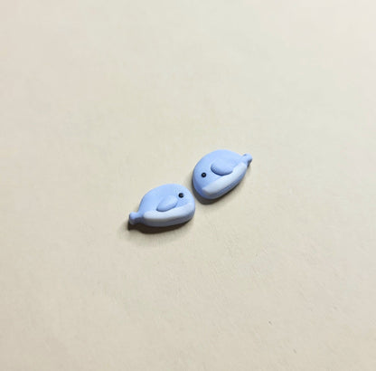 Boucles d'oreilles petites baleines • Boucles d'oreilles créatures marines • Bijoux en pâte polymère • Cadeau pour fille