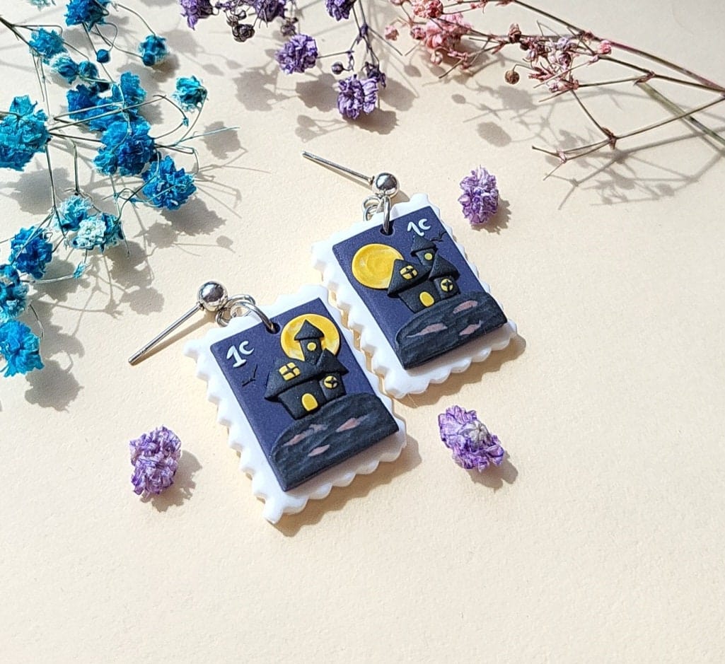Boucles d'oreilles Maison Hantée • Boucles d'oreilles Château d'Halloween • Bijoux Effrayants • Argile Polymère