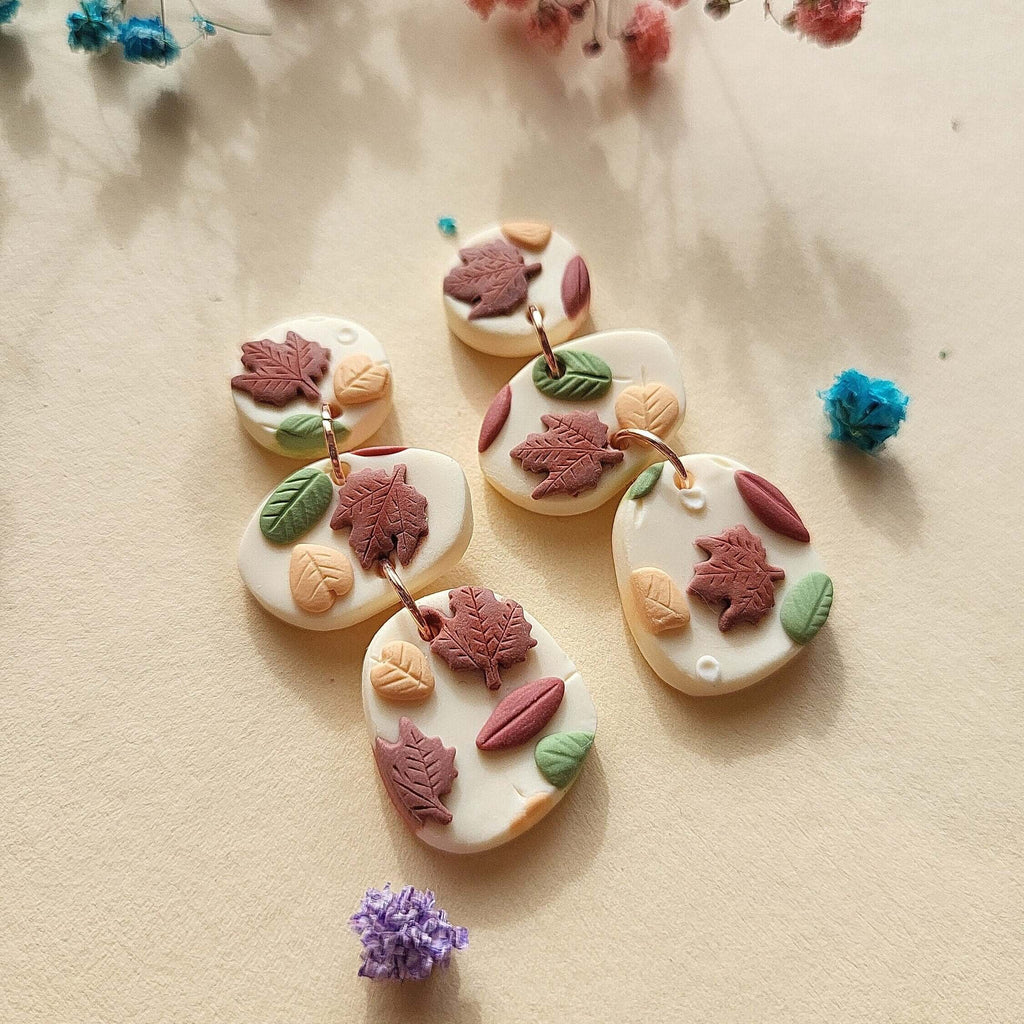 Boucles d'oreilles pendantes en argile d'automne, boucles d'oreilles colorées en forme de feuille d'automne, bijoux artisanaux en argile polymère, cadeau artisanal pour femmes