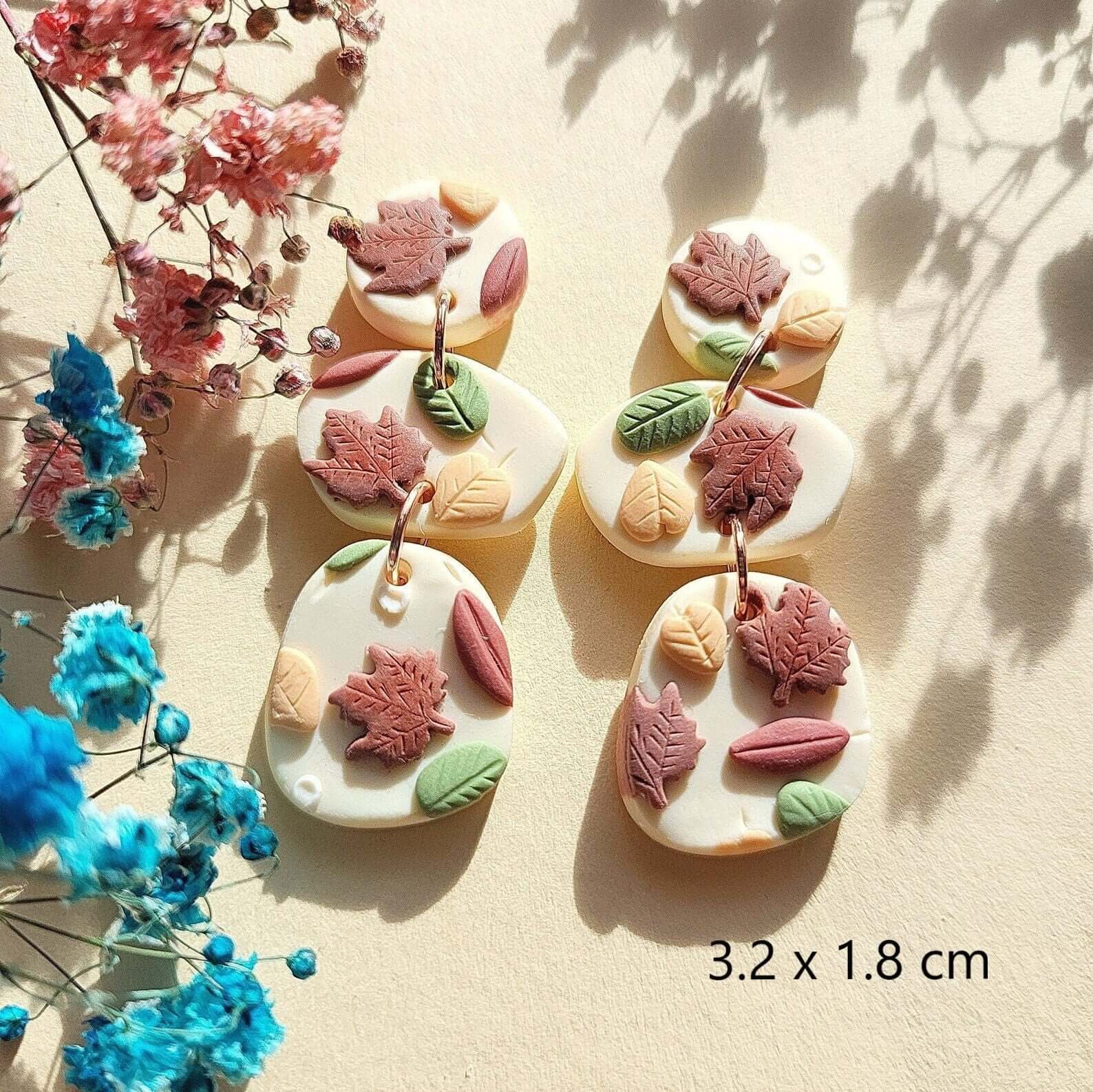Boucles d'oreilles pendantes en argile d'automne, boucles d'oreilles colorées en forme de feuille d'automne, bijoux artisanaux en argile polymère, cadeau artisanal pour femmes