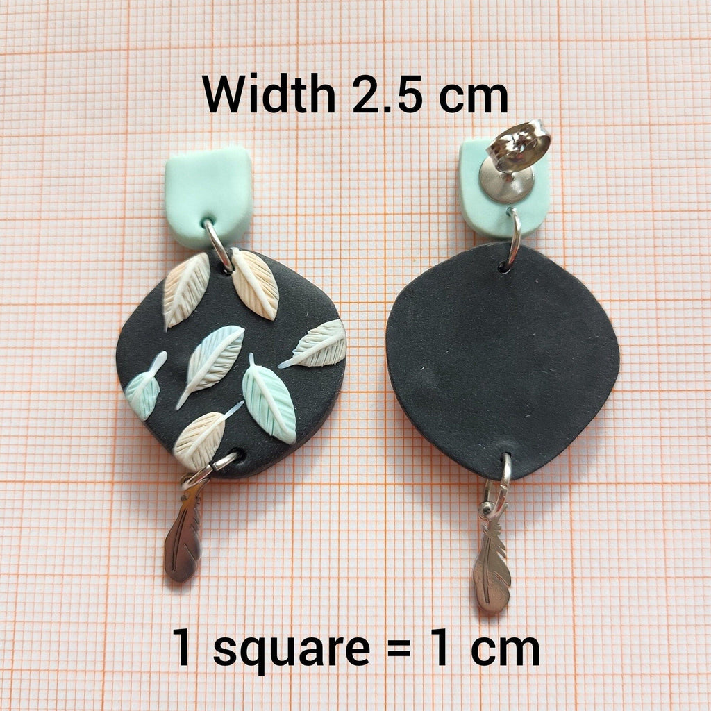 Boucles d'oreilles plumes colorées, boucles d'oreilles pendantes bohèmes, boucles d'oreilles en argile polymère, bijoux bohèmes, cadeau pour elle