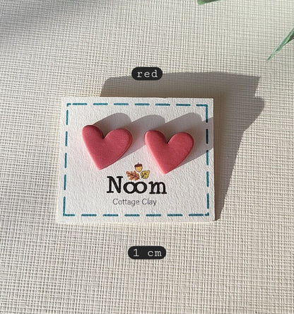 Pendientes minimalistas de corazón, pendientes de arcilla polimérica, pendientes de San Valentín, joyas hechas a mano, regalo para ella