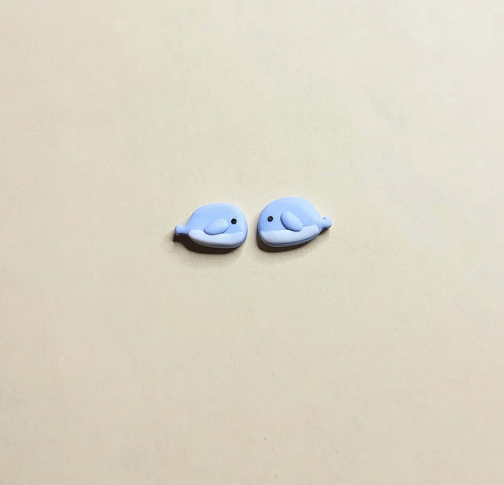 Boucles d'oreilles petites baleines • Boucles d'oreilles créatures marines • Bijoux en pâte polymère • Cadeau pour fille