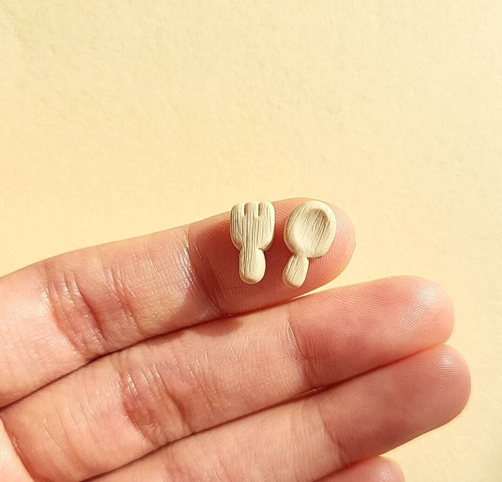 Boucles d'oreilles puces mini cuillère et fourchette • Bijoux en argile polymère • Boucles d'oreilles mignonnes • Cadeaux à moins de 20