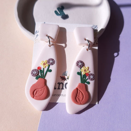 Pendientes colgantes de flor de arcilla | Joyería hecha a mano