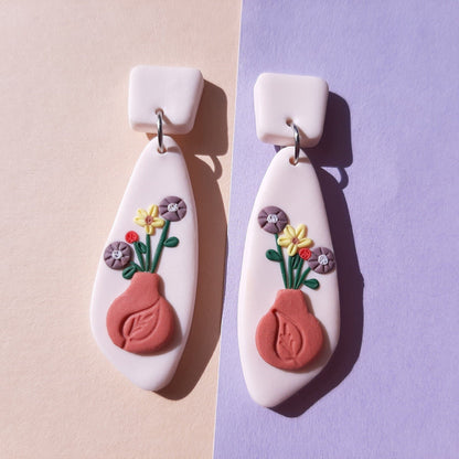 Pendientes colgantes de flor de arcilla | Joyería hecha a mano