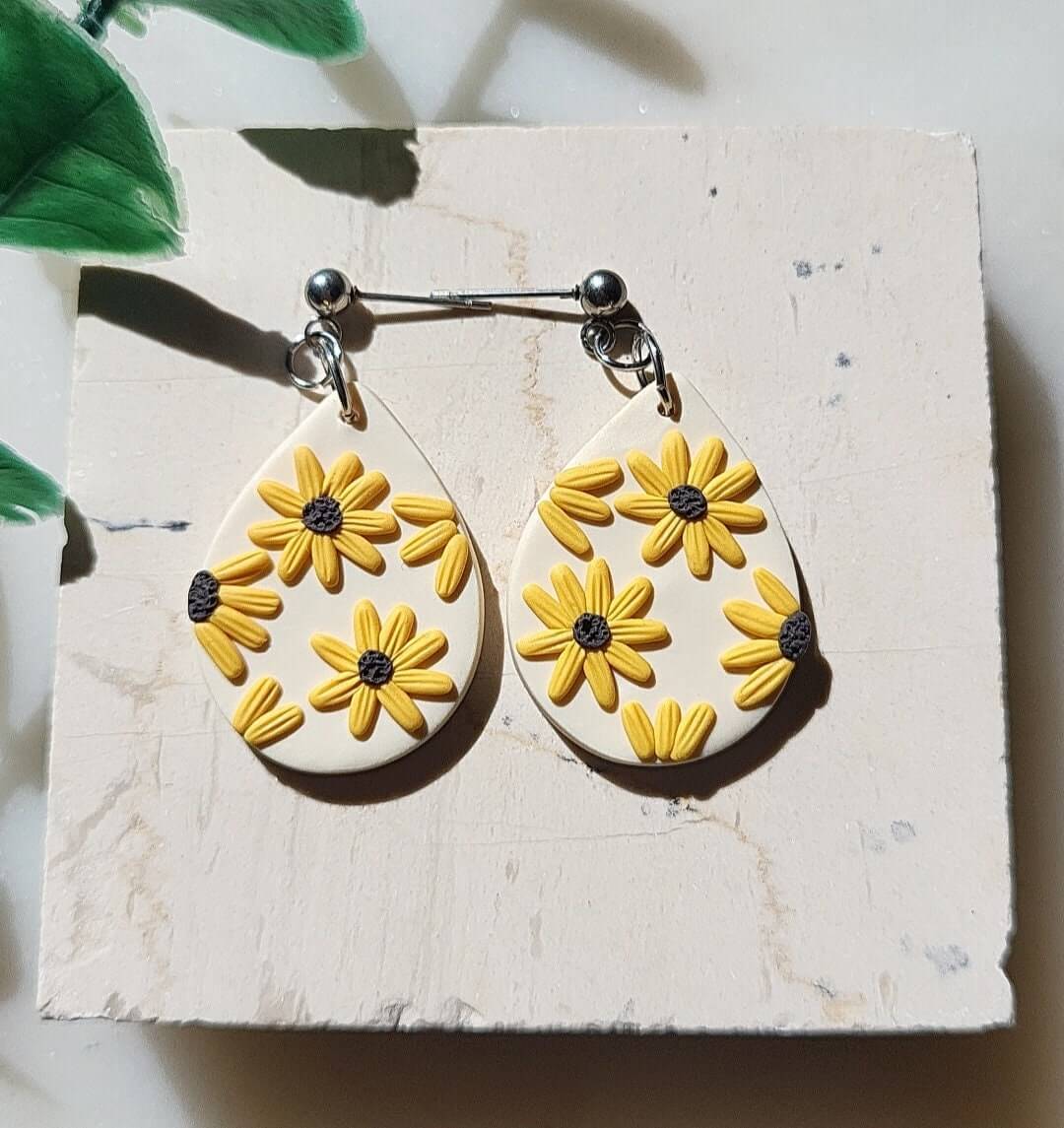 Boucles d'oreilles tournesol • Boucles d'oreilles florales jaunes • Boucles d'oreilles en argile polymère • Bijoux faits main • Boucles d'oreilles été printemps • Cadeau pour femmes