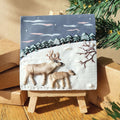Art mural de renne sur mini toile • Décor de maison paysage neige d'hiver • Art en argile polymère sculpté à la main • Cadeau de pendaison de crémaillère • Cadeau de Noël