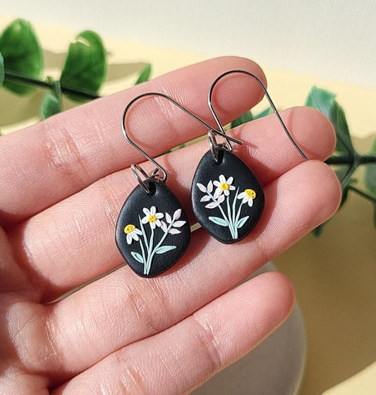 Small Daisy Flower Earrings • White Fairy Floral Earrings • Cottagecore • Summer Jewelry • Polymer Clay • Handmade Gift For Her