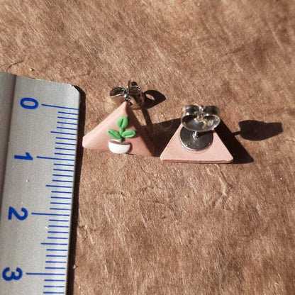 Niedliche Pflanzen-Ohrstecker, handgefertigter Schmuck aus Polymer Clay