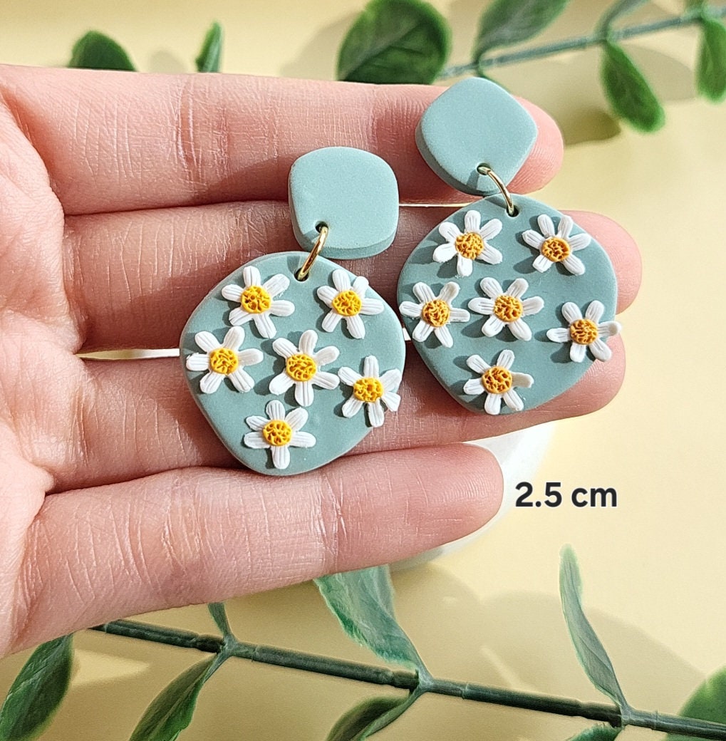 Daisy flower earrings