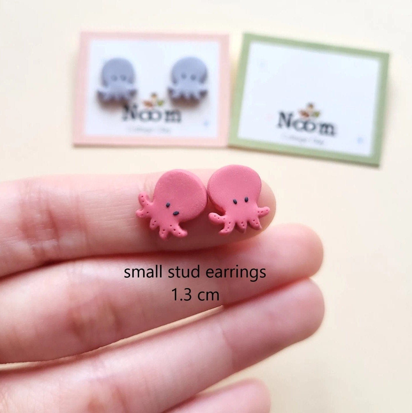 Boucles d'oreilles pieuvre, boucles d'oreilles calmar, bijoux créatures marines, joli cadeau de Noël pour elle, cadeau festif amusant pour les fêtes, petit cadeau pour bas de Noël
