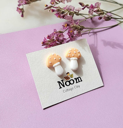 Boucles d'oreilles clous champignon jaune • Bijoux cottagecore