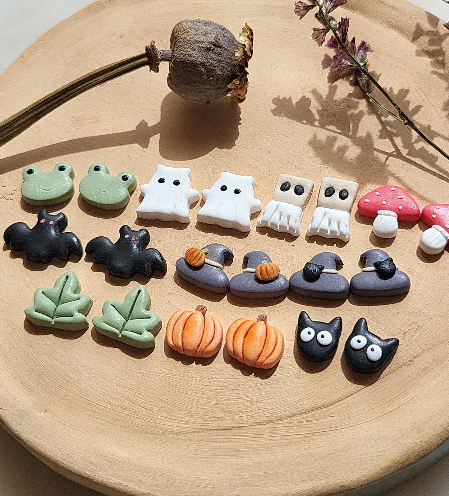 Halloween Clay Earrings Spooky Fall Clay Earrings Ghost Pumpkin Mushroom Bat Witch Hat Frog Cat Maple Leaf Earrings For Women Fun Quirky