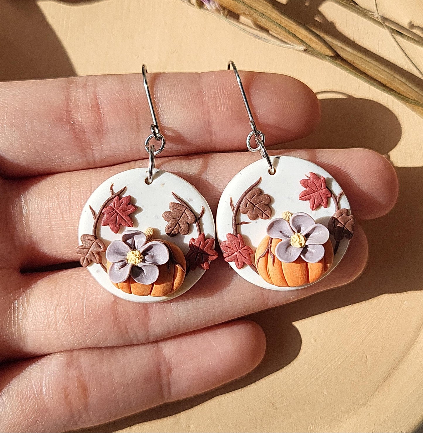 Pendientes de calabaza otoñal | Pendientes de arcilla polimérica | Joyas de flores de otoño | Regalo único hecho a mano para mujeres