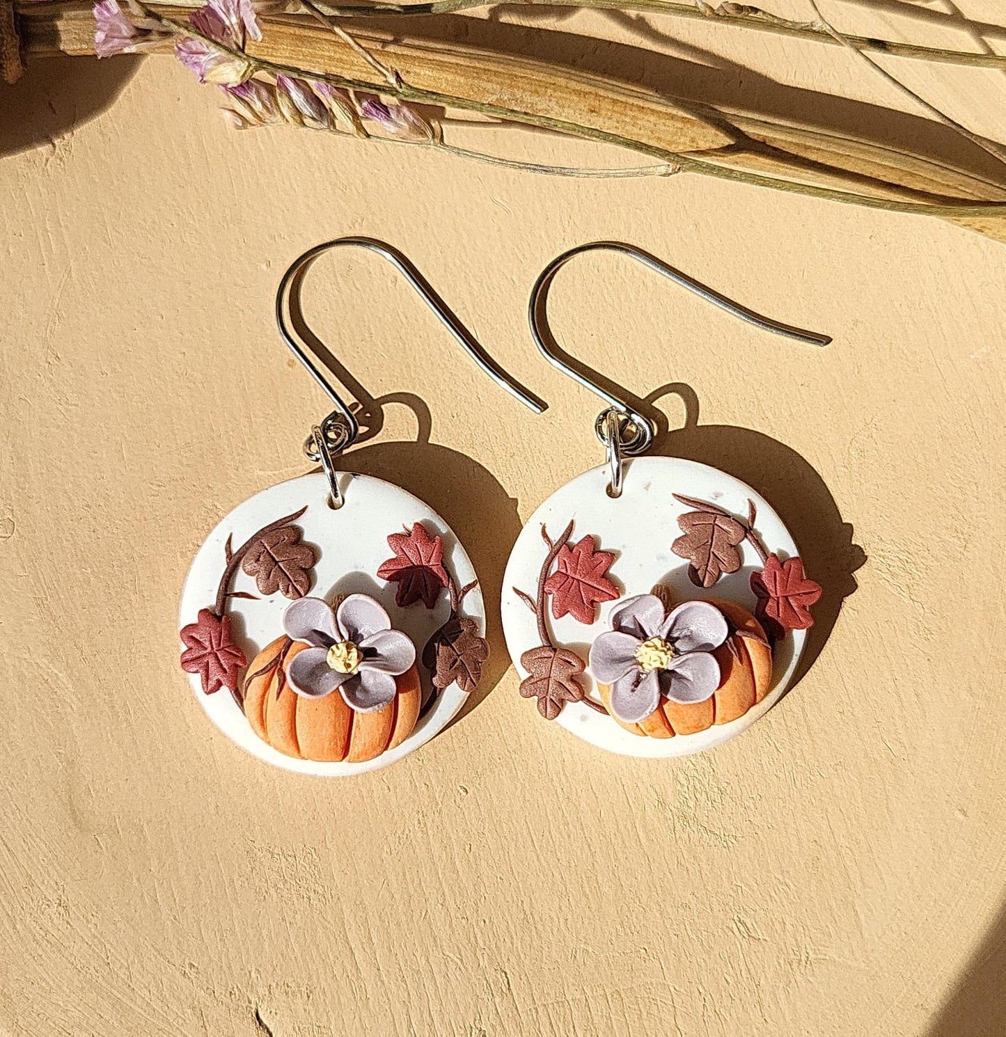 Pendientes de calabaza otoñal | Pendientes de arcilla polimérica | Joyas de flores de otoño | Regalo único hecho a mano para mujeres