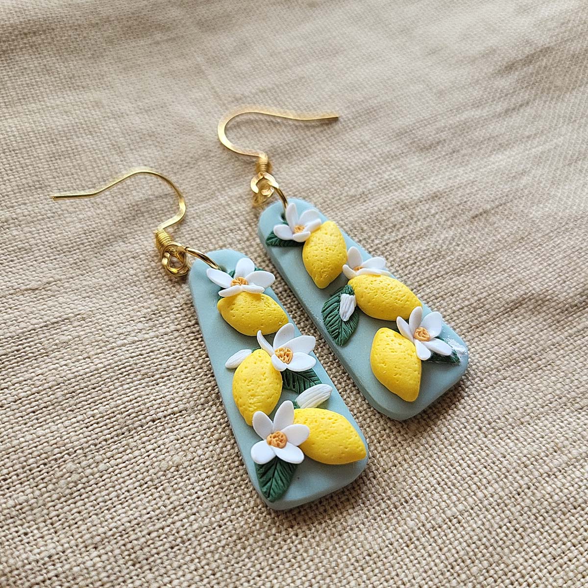 Handmade lemon and white flower polymer clay earrings - Rankų darbo auskarai su citrinų ir gėlių motyvais.