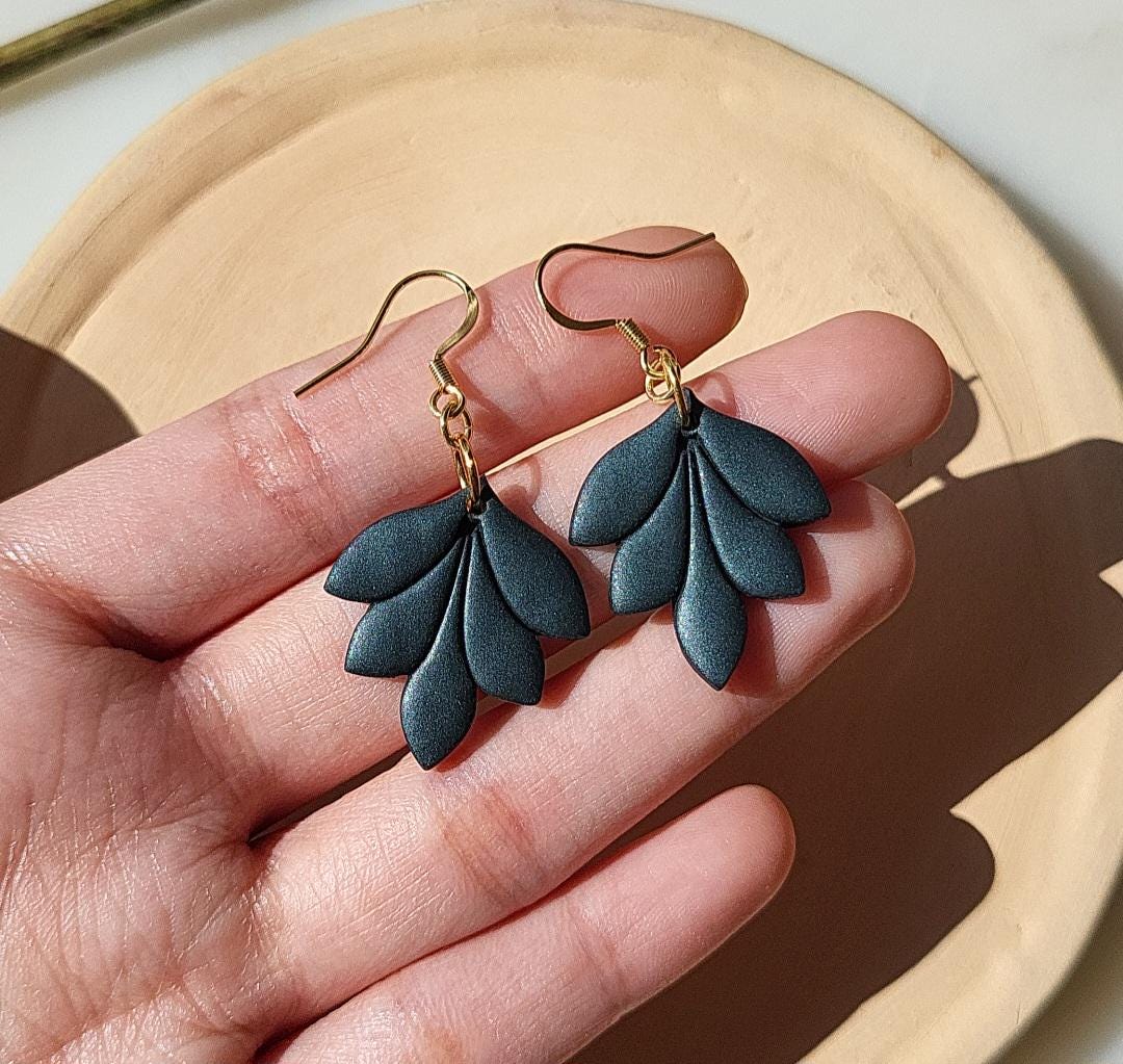 Minimalist black earrings leaf