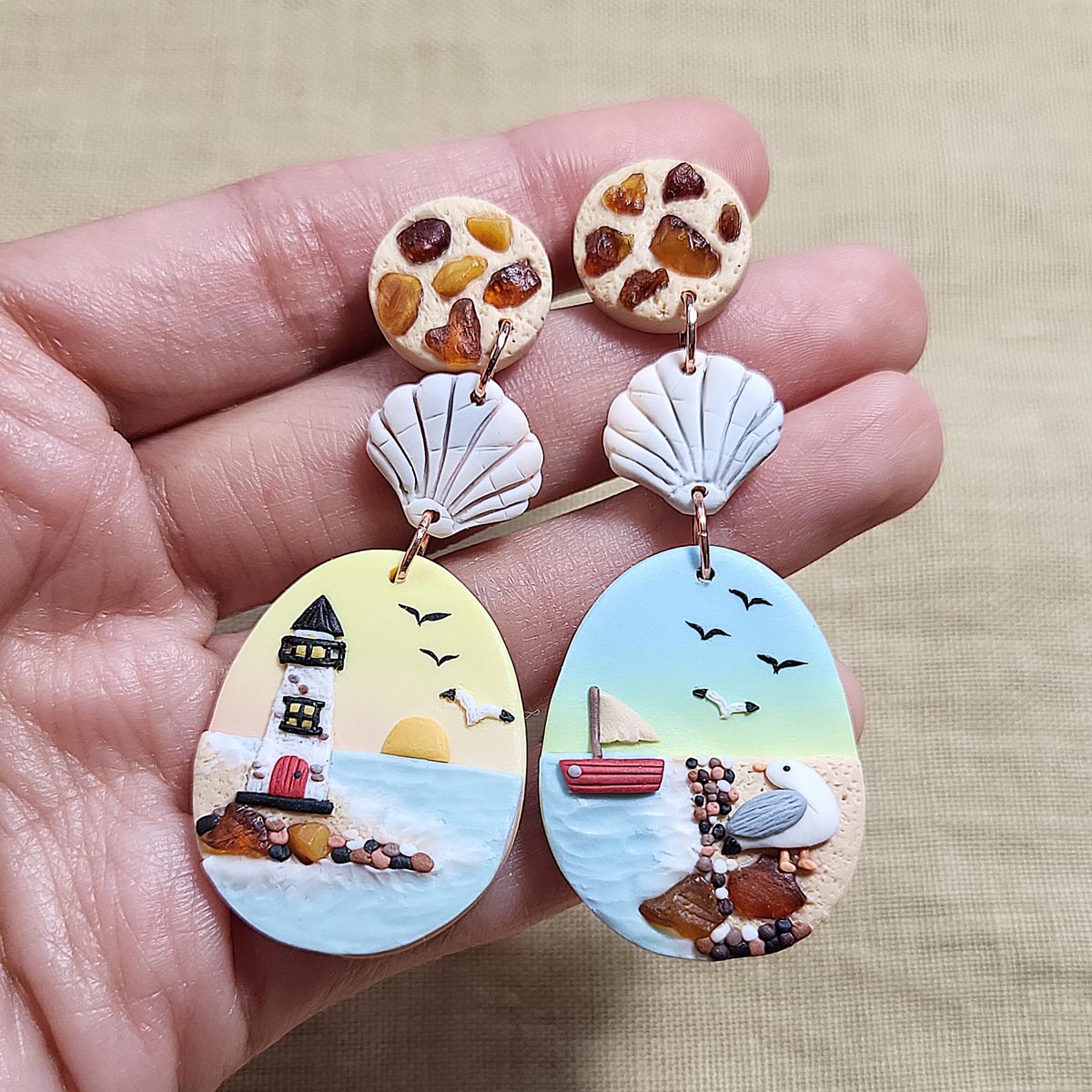 Cute ocean earrings with natural amber stone. Rankų darbo auskarai su jūra, gintaru ir kiru