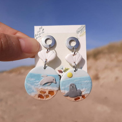 Cute ocean creature earrings handmade with natural amber stone from Baltic sea - Rankų darbo auskarai su delfinais, ruoniais ir tikru natūraliu gintaru