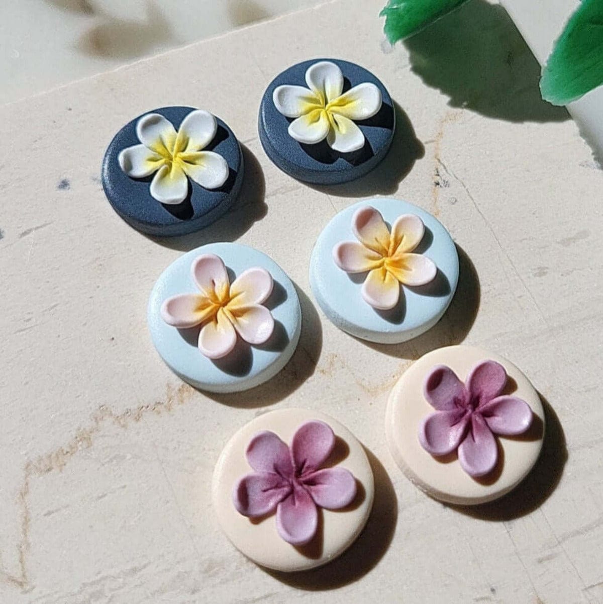 Plumeria Frangipani flower stud earrings - Rankų darbo auskarai smeigtukai „Plumerija“