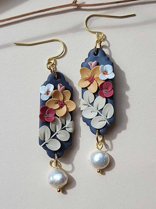Polymer clay flower earrings with white pearls - Rankų darbo auskarai su gėlėmis