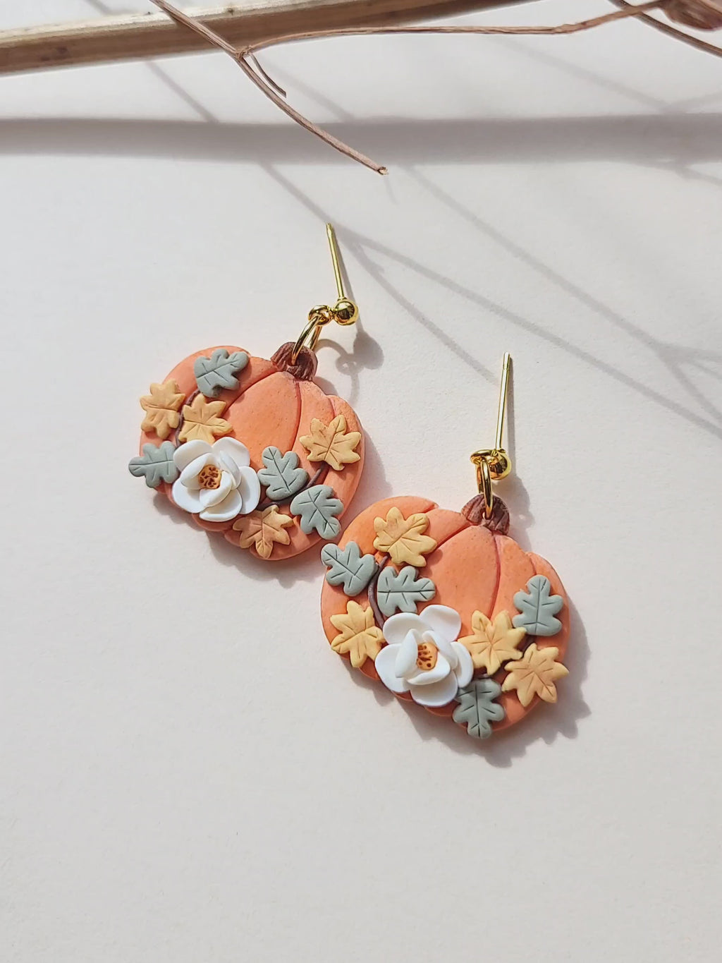 Pendientes hechos a mano de flor de sakura - Joyería de flor de cerezo de arcilla polimérica