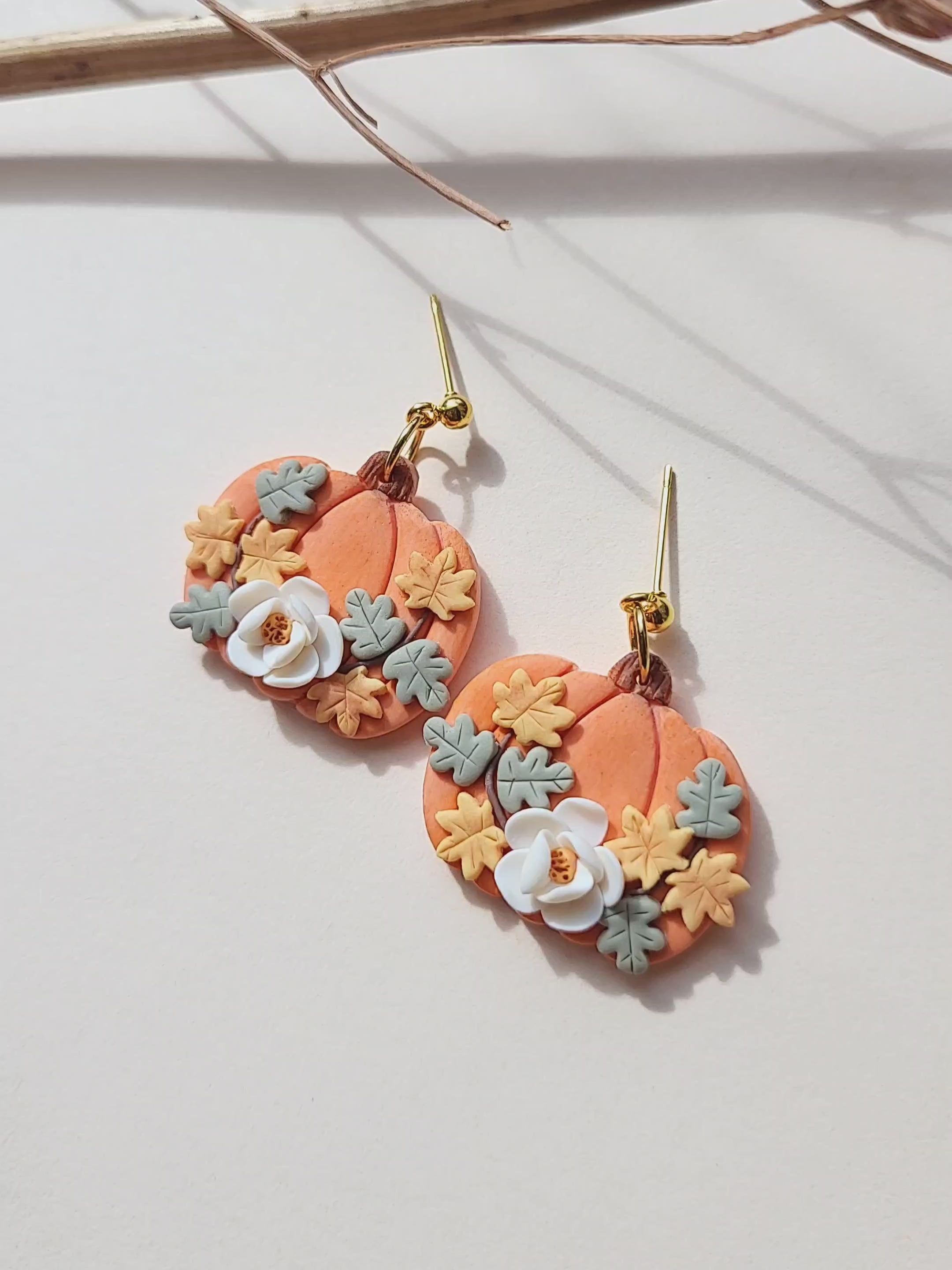 Pendientes hechos a mano de flor de sakura - Joyería de flor de cerezo de arcilla polimérica