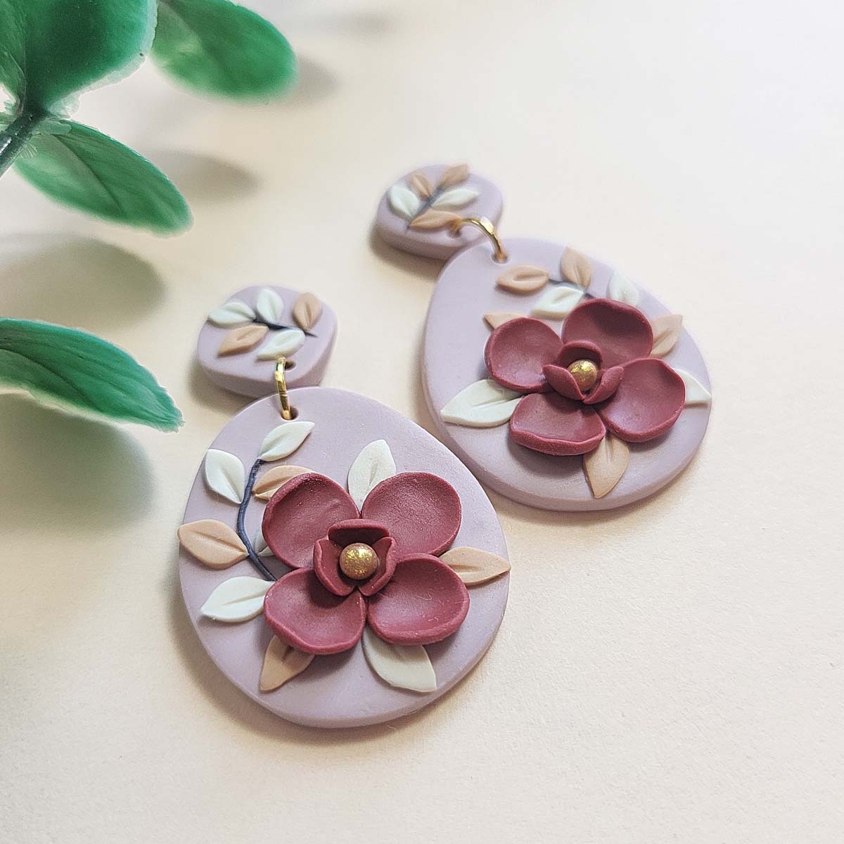Dainty polymer clay red flower earrings - Rankų darbo auskarai su raudona gėle