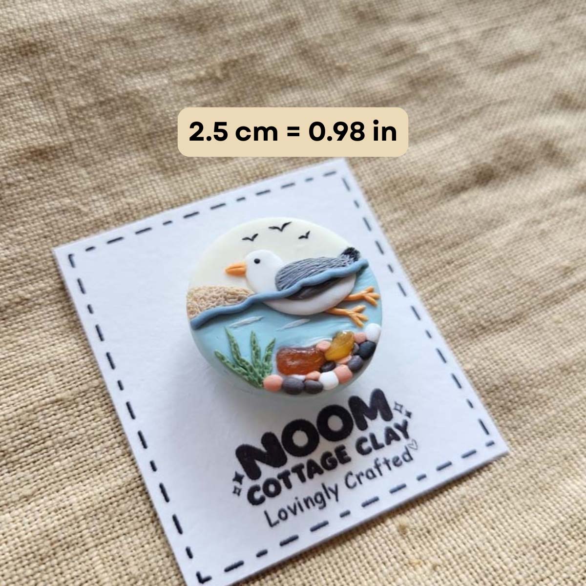 Cute seagull brooch with amber pieces - Rankų darbo sagė su žuvėdros motyvu ir gintaro gabalėliais