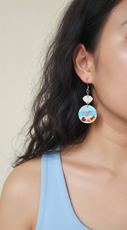 Handmade shark earrings with natural amber stone - Rankų darbo auskarai su rykliais ir tikru natūraliu gintaru
