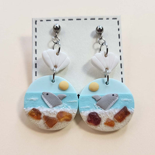 Handmade shark earrings with natural amber stone - Rankų darbo auskarai su rykliais ir tikru natūraliu gintaru 