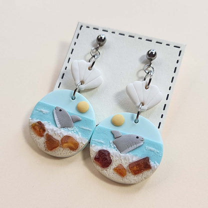 Handmade shark earrings with natural amber stone - Rankų darbo auskarai su rykliais ir tikru natūraliu gintaru