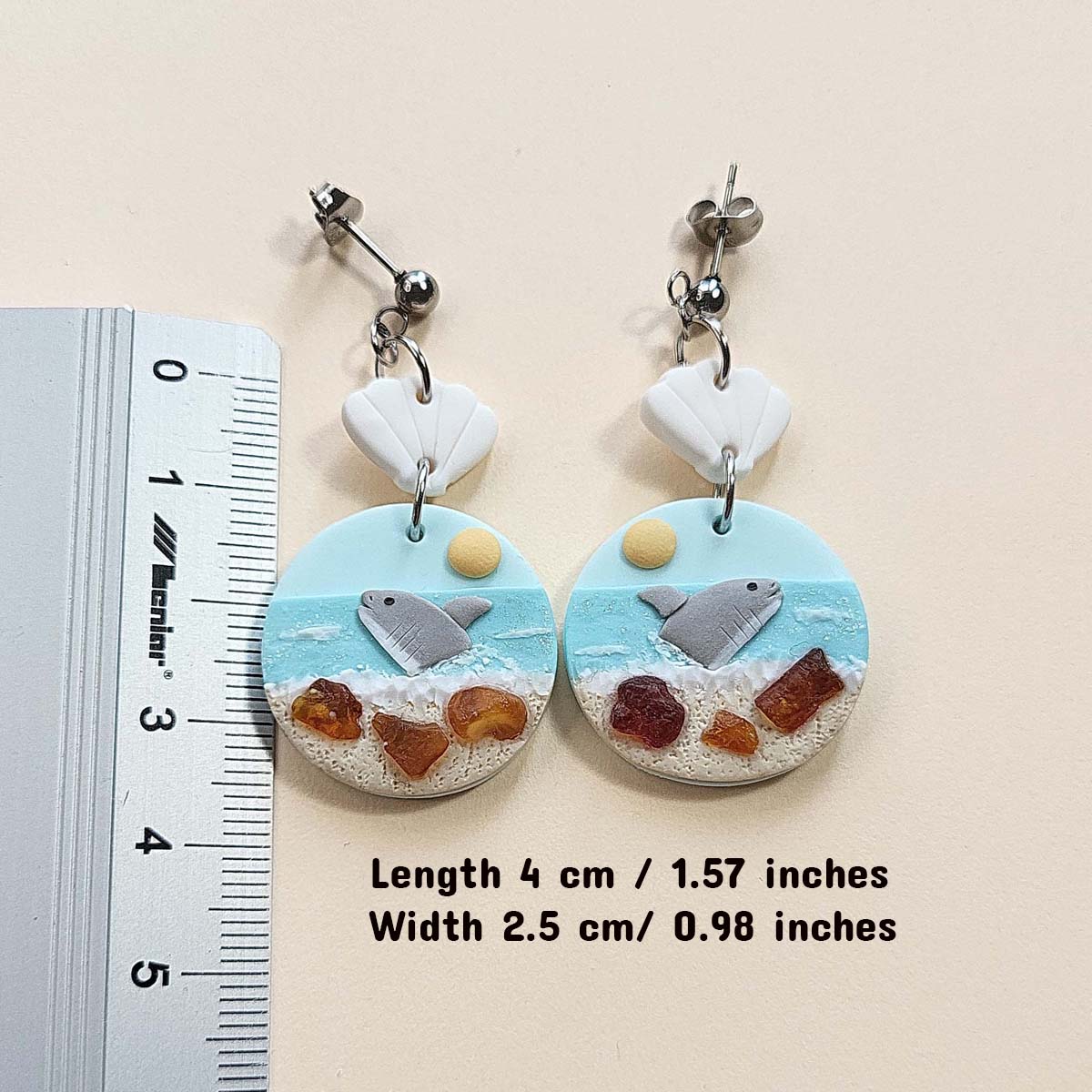 Cute shark earrings with natural amber stone - Rankų darbo auskarai su rykliais ir tikru natūraliu gintaru