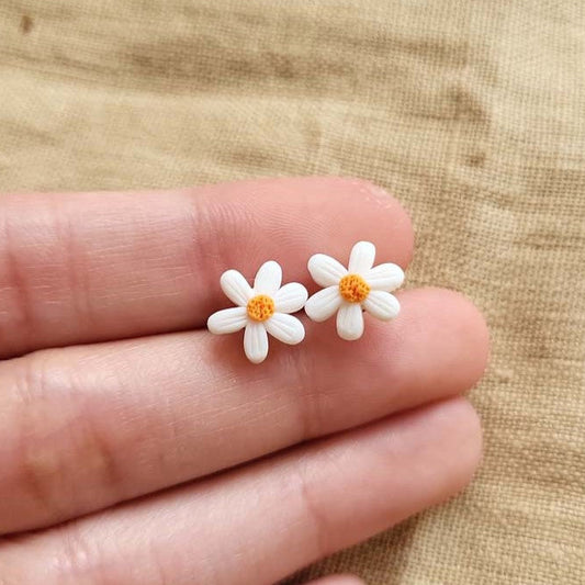 Cute Daisy stud polymer clay earrings - Rankų darbo auskarai-smeigtukai „Ramunėlės“