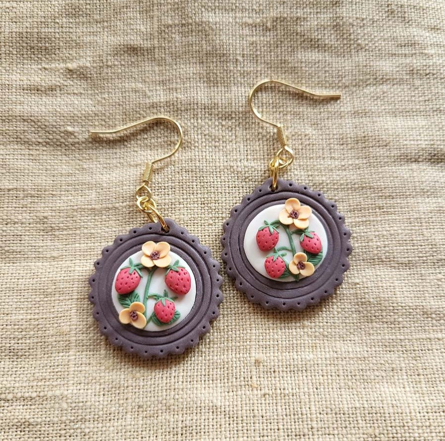 Strawberry polymer clay earrings - Rankų darbo auskarai su braškių motyvais
