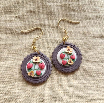 Strawberry polymer clay earrings - Rankų darbo auskarai su braškių motyvais
