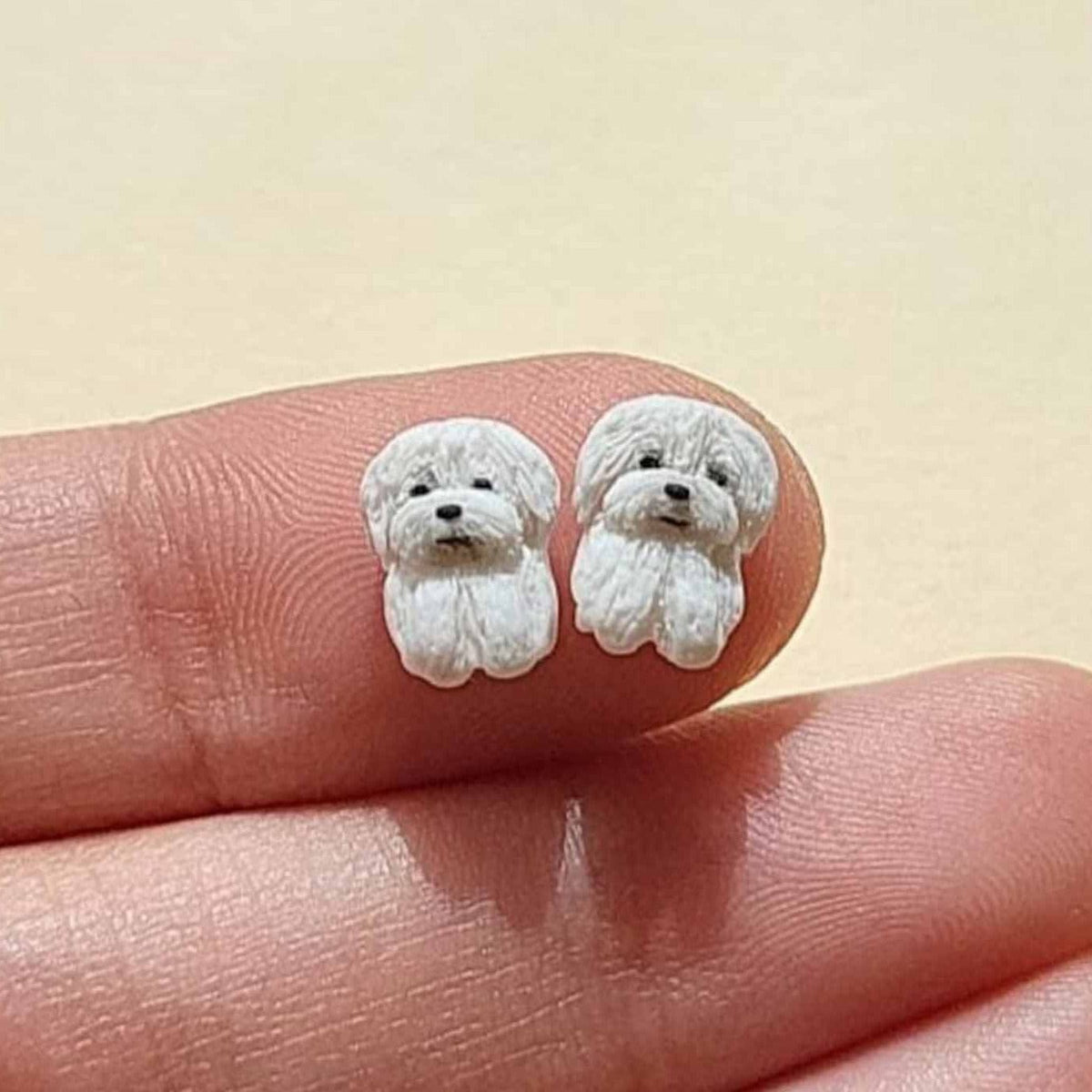 Handmade Tiny Maltese Dog Stud Earrings - Cute Gift for Dog Lovers, Perfect for Girls and Women - Auskarai su Maltos bišonu