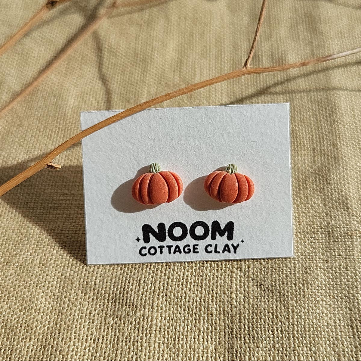 Pumpkin stud earrings polymer clay - Rankų darbo auskarai smeigtukai „Moliūgas“ iš polimerinio molio.