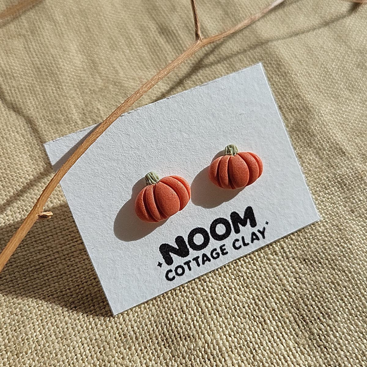 Pumpkin stud earrings polymer clay - Rankų darbo auskarai smeigtukai „Moliūgas“ iš polimerinio molio.