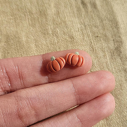 Pumpkin stud earrings polymer clay - Rankų darbo auskarai smeigtukai „Moliūgas“ iš polimerinio molio.